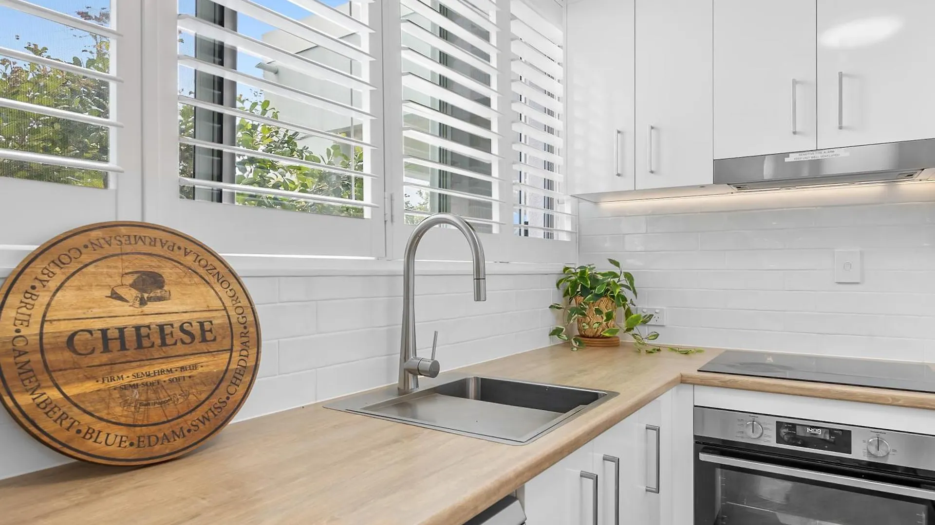 Mandolin Beachfront Resort Alexandra Headland Apartmanhotel