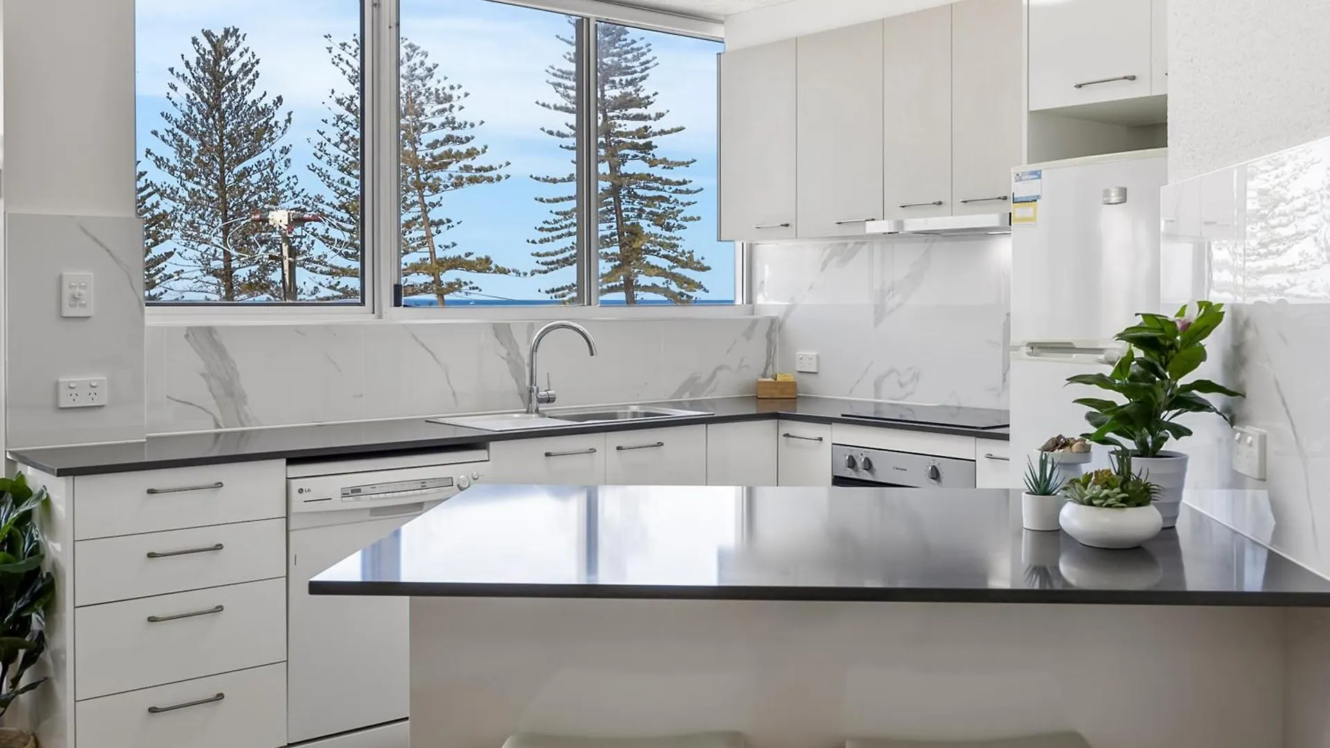 Apartmanhotel Mandolin Beachfront Resort Alexandra Headland