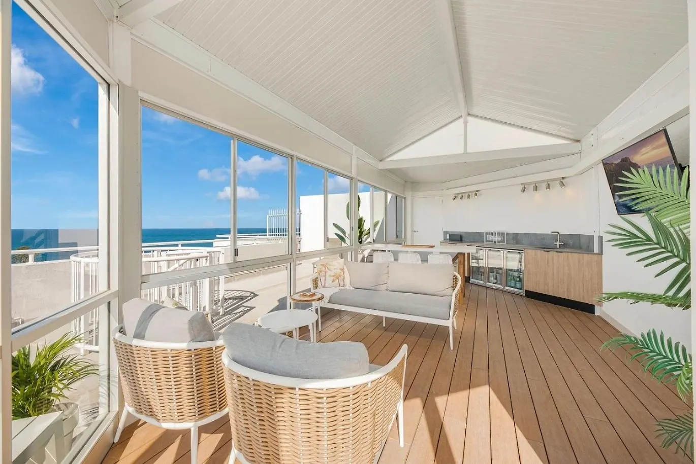 Mandolin Beachfront Resort Alexandra Headland Apartahotel