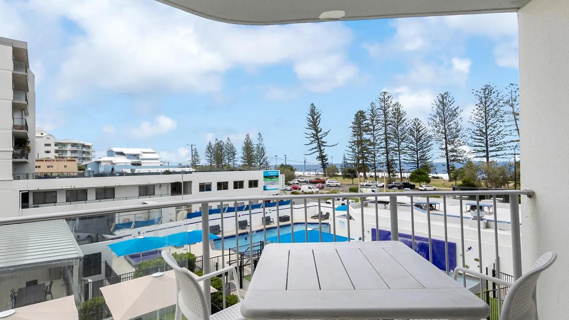 Aparthotel Mandolin Beachfront Resort Alexandra Headland